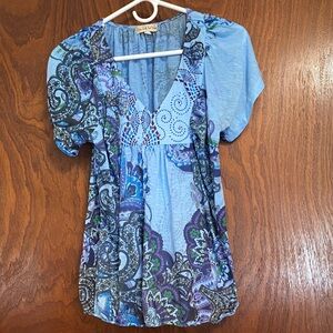Live and let live women’s size large top